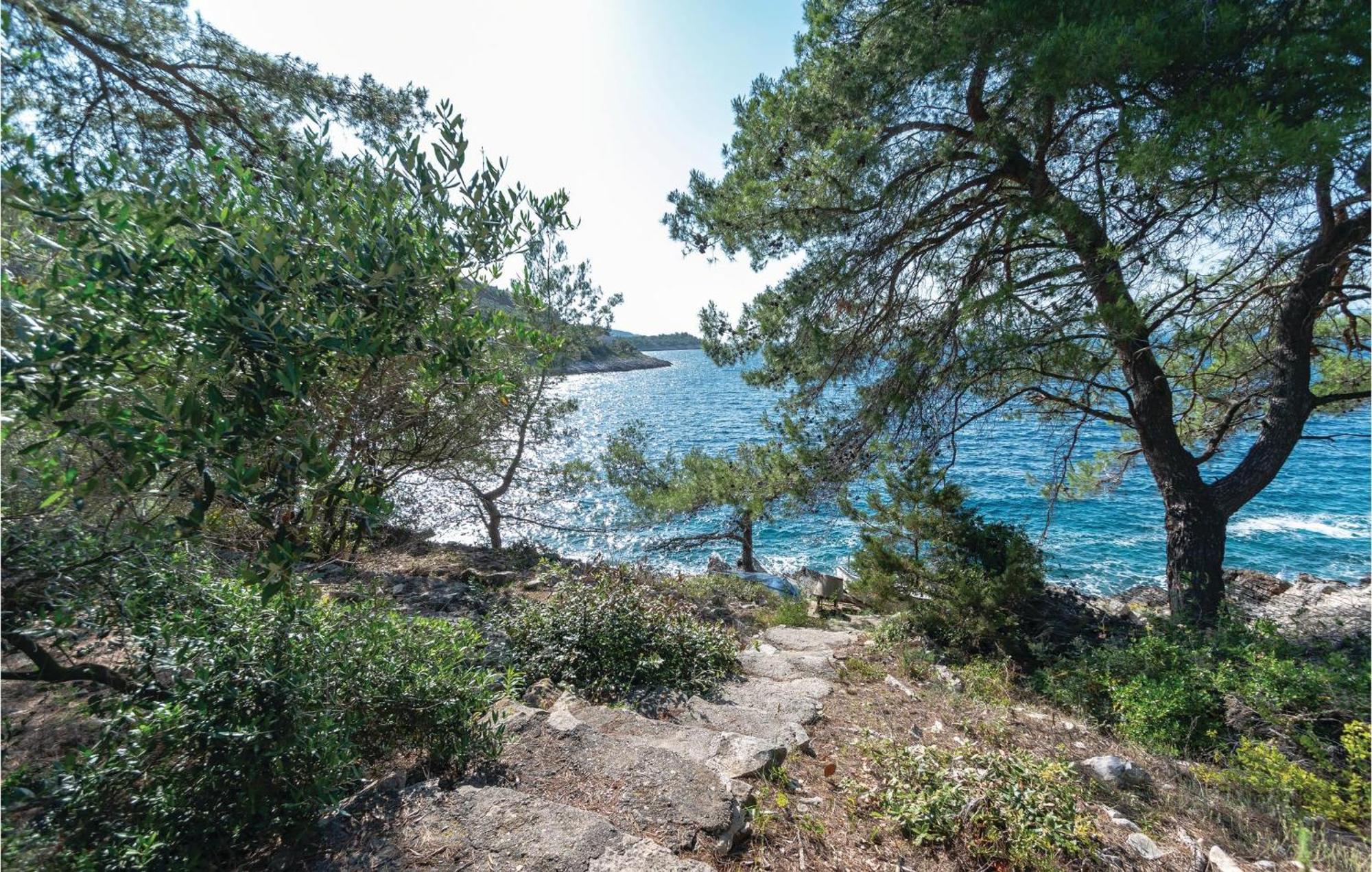 Cozy Apartment In Crnja Luka With Wifi Prigradica Exterior photo