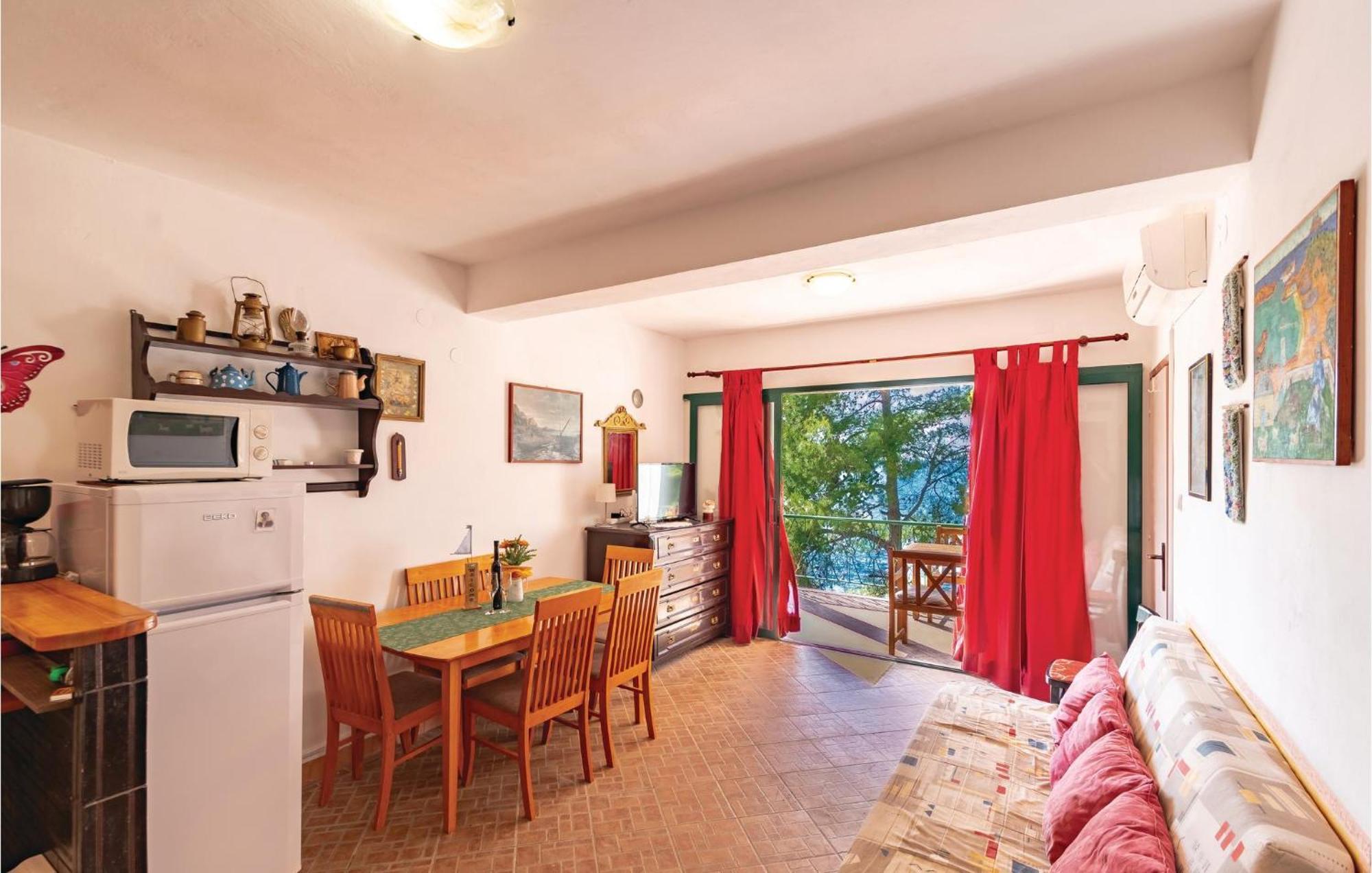 Cozy Apartment In Crnja Luka With Wifi Prigradica Exterior photo